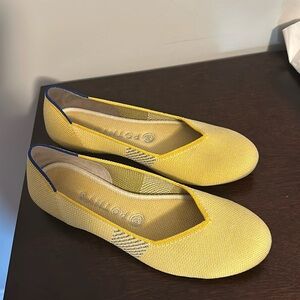 Yellow with contrasting grey stripe round toe Rothy’s flats- size 8.5M